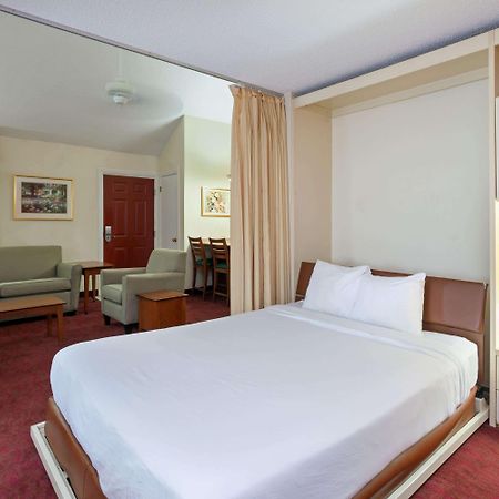 Hawthorn Suites By Wyndham Dearborn/Detroit Eksteriør billede