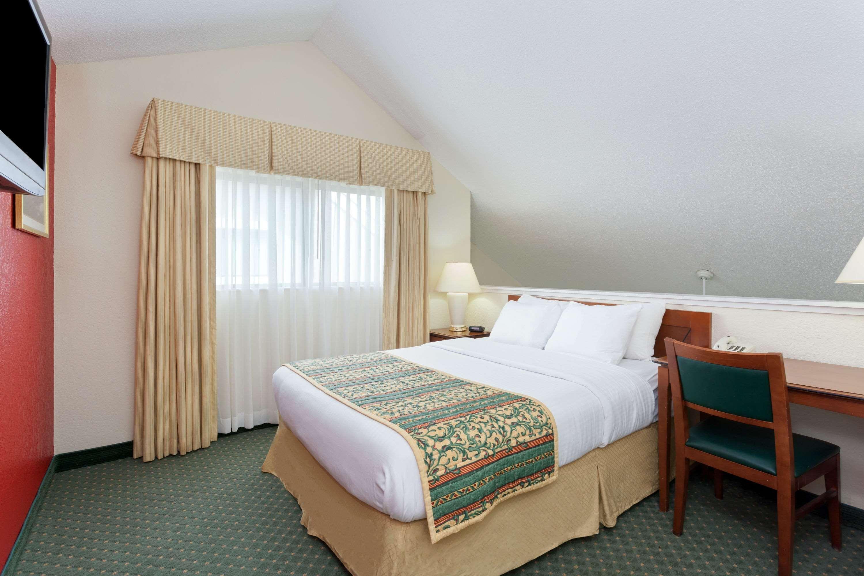 Hawthorn Suites By Wyndham Dearborn/Detroit Eksteriør billede