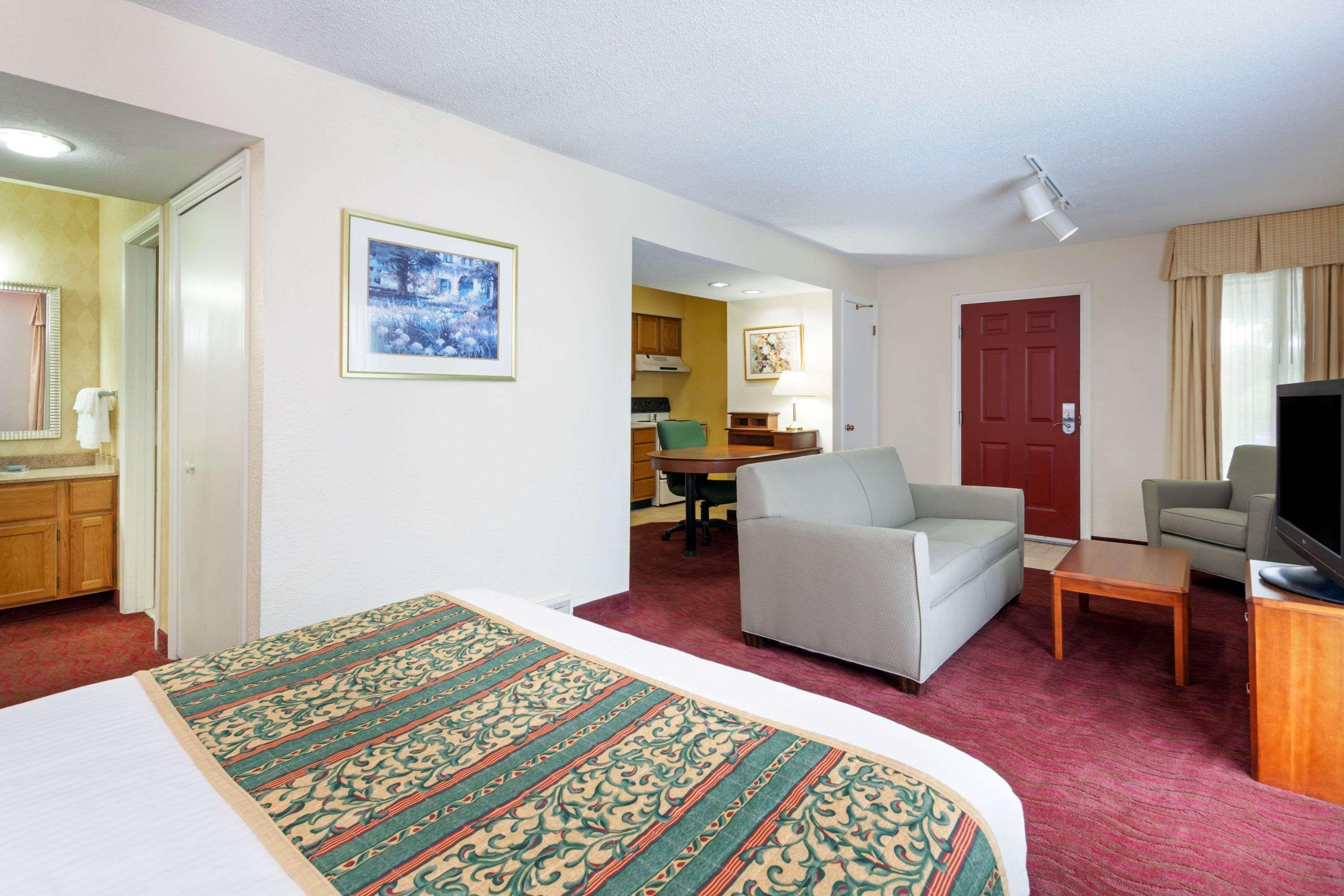 Hawthorn Suites By Wyndham Dearborn/Detroit Eksteriør billede